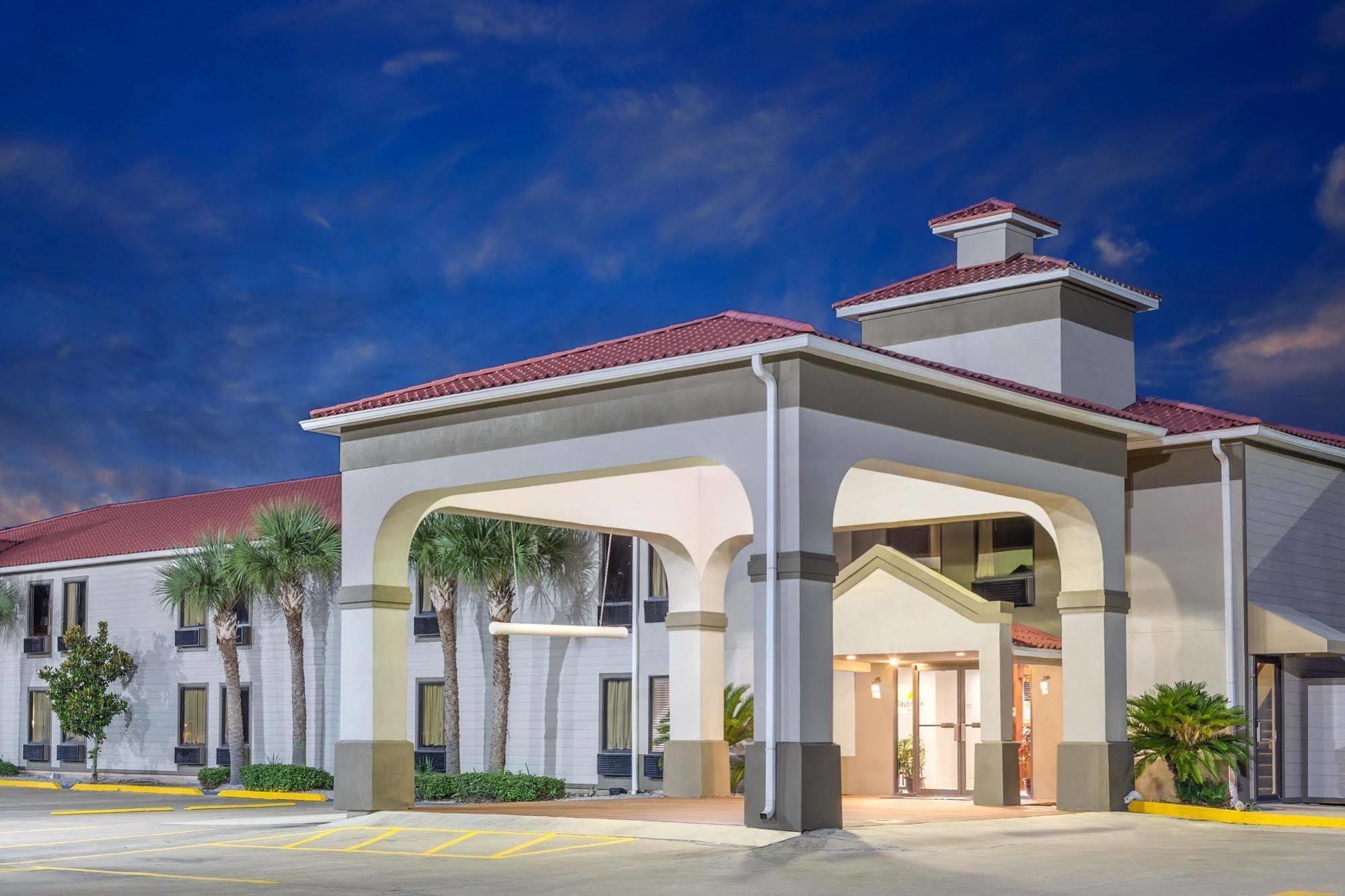 Days Inn By Wyndham Galliano La Exterior foto